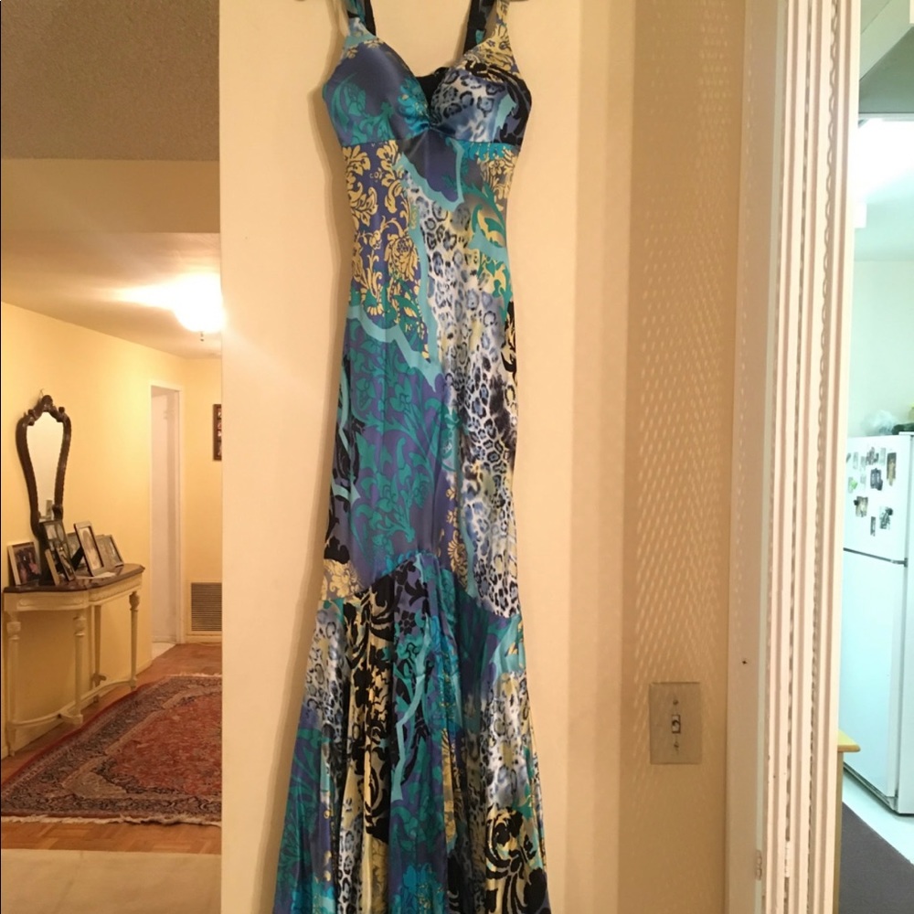 Open back with a bow gown. Built in bra and cups